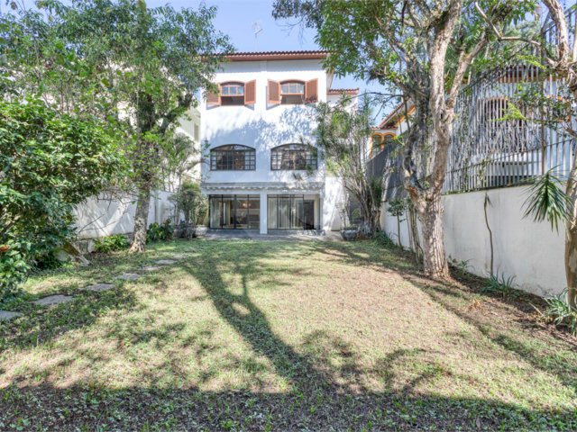 Casa à venda com 4 quartos, sendo 1 suíte,  em Alto da Boa Vista, São Paulo, SP