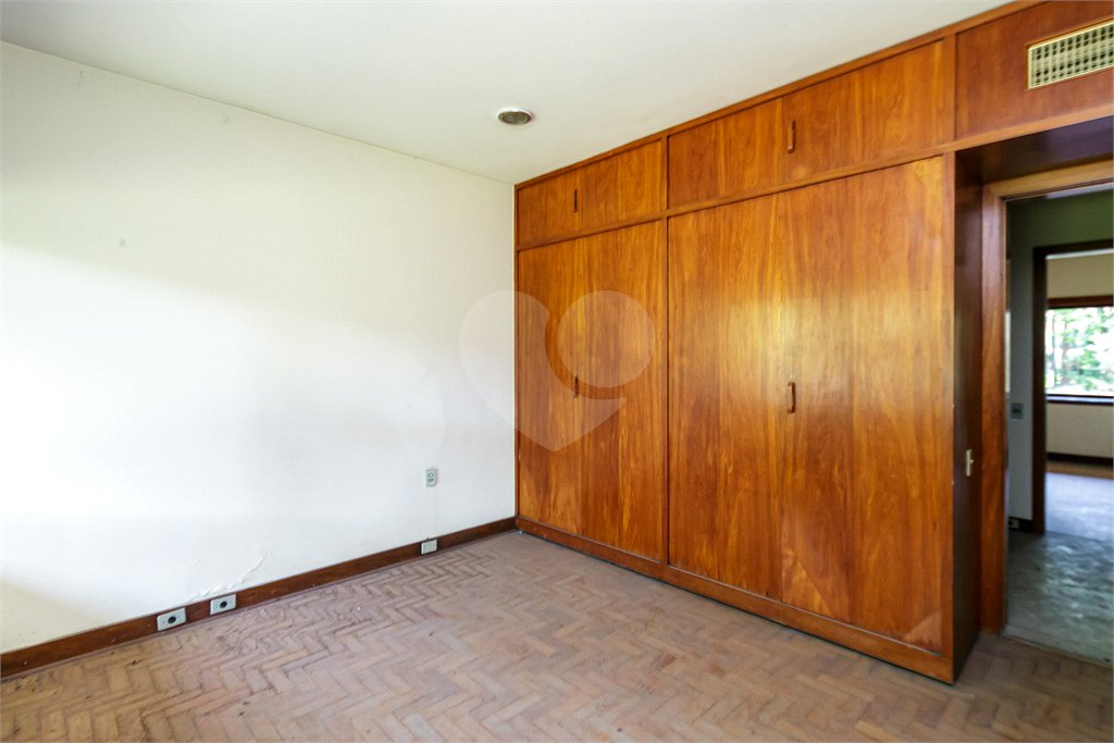Casa à venda com 5 quartos, sendo 3 suítes, no condomínio Chácara Flora, São Paulo - SP