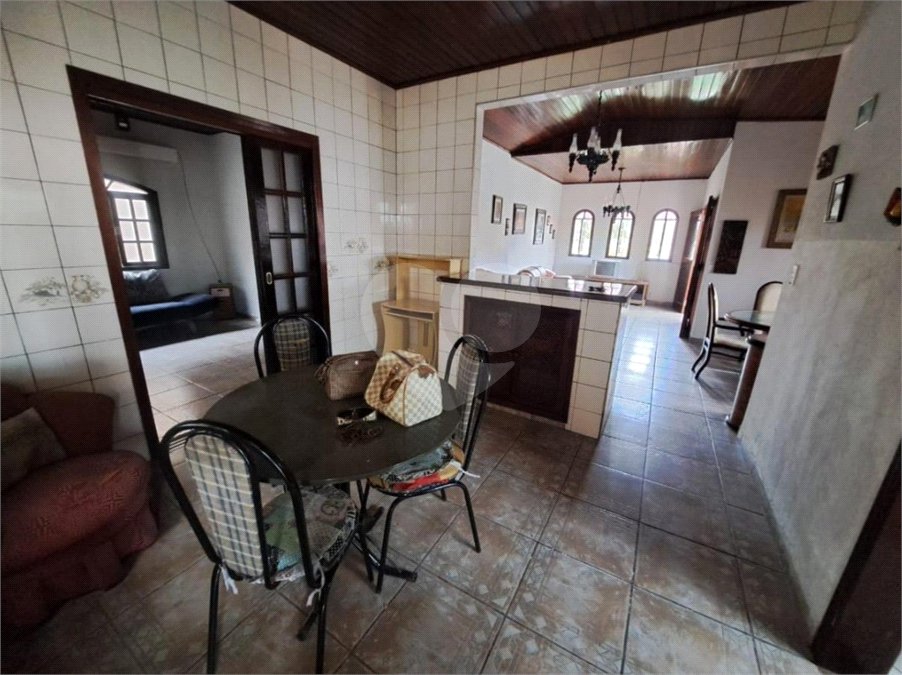 Casa à venda com 4 quartos, sendo 1 suíte, em Indaiá, Caraguatatuba, SP