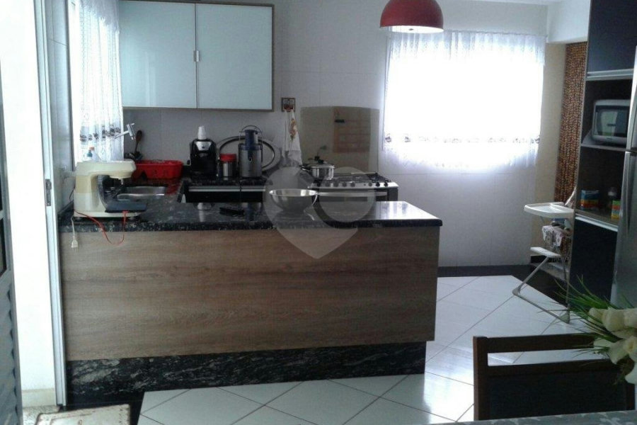 Sobrado à venda com 5 quartos, sendo 4 suítes, em Horto, São Paulo, SP
