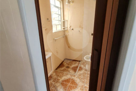 Casa à venda com 6 quartos em Vila dos Remédios, São Paulo, SP