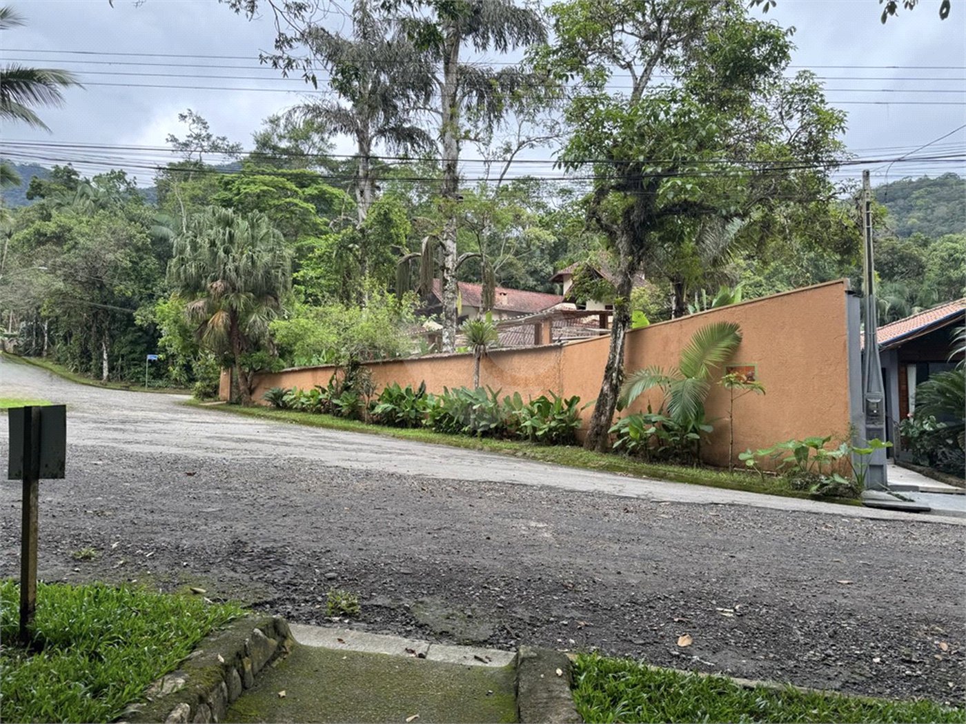 Casa à venda com 6 suítes em Massaguaçu, Caraguatatuba, SP