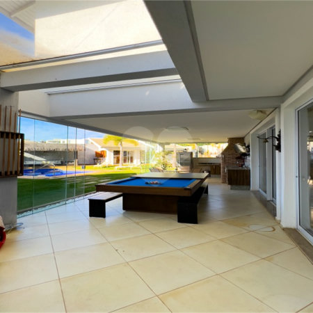 Casa à venda ou para alugar com 3 suítes no condomínio Figueira Garden, Atibaia - SP