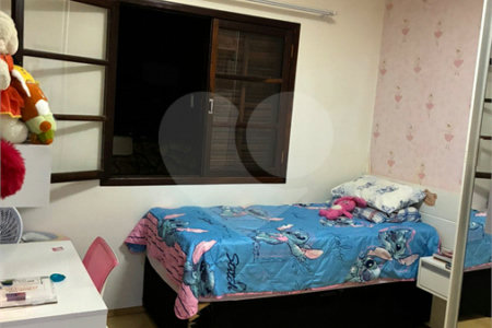 Sobrado à venda com 3 quartos em Montanhão, São Bernardo do Campo, SP