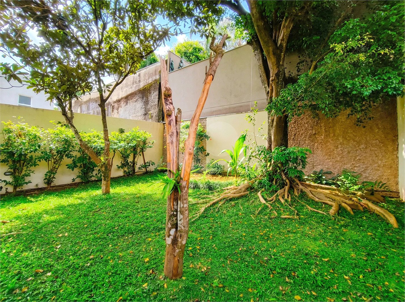 Casa para alugar com 4 quartos, sendo 2 suítes, no condomínio Comendador Elias Zarzur, São Paulo - SP