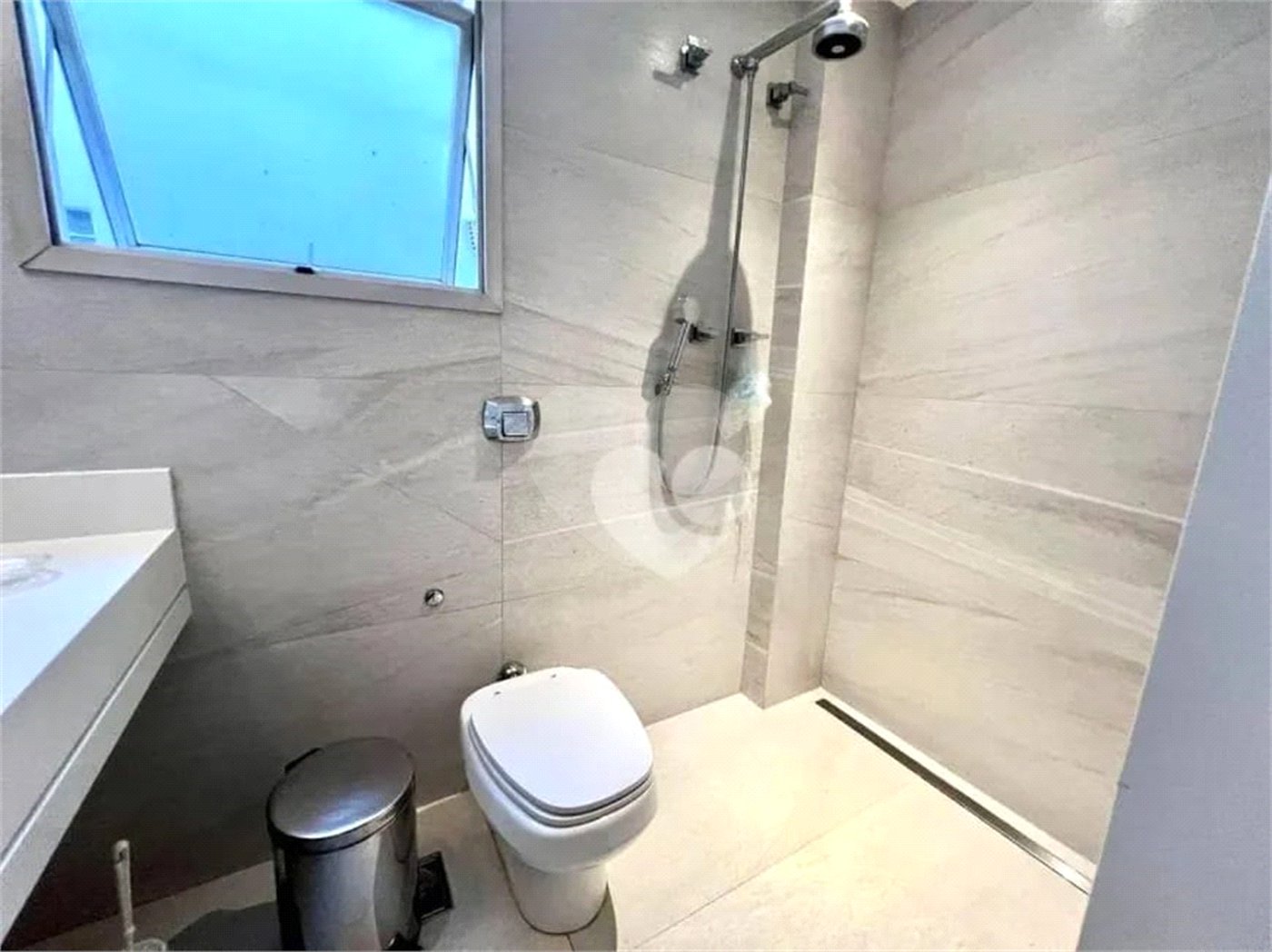 Apartamento à venda com 3 quartos, sendo 1 suíte,  em Lagoa, Rio de Janeiro, RJ
