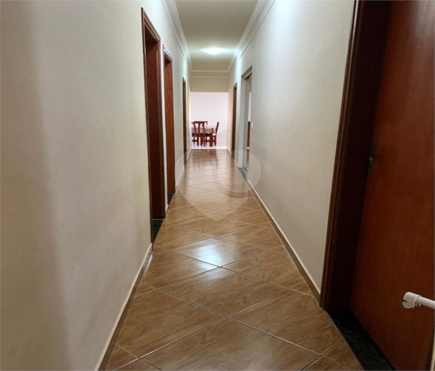 Casa à venda com 4 quartos, sendo 1 suíte, em Jardim Cruzeiro do Sul, São Carlos, SP