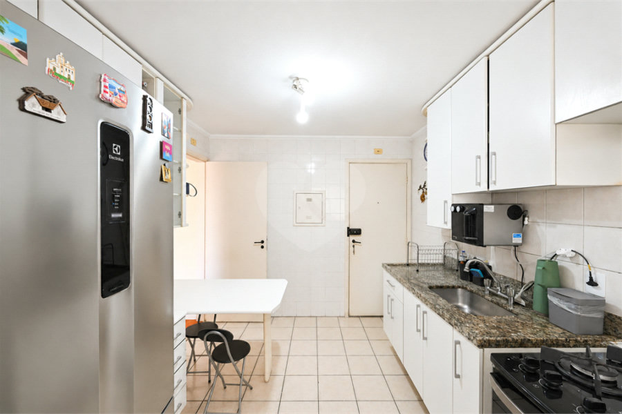 Apartamento, 75m² - 3 Dormitórios, 1 Suíte, 2 Vagas, Potencial para Reforma - Chácara Inglesa