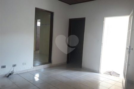 Casa à venda com 4 quartos, sendo 1 suíte, no Centro, São Roque, SP