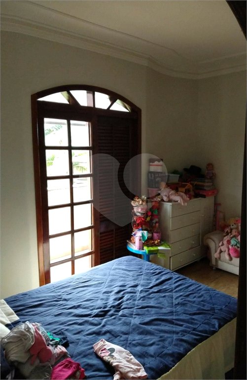 Sobrado à venda com 3 quartos, sendo 1 suíte,  em Jardim Santa Rita de Cássia, Suzano, SP