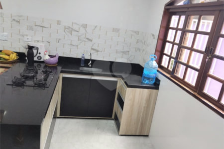 Sobrado à venda com 3 quartos, sendo 1 suíte,  em Jardim Varan, Suzano, SP