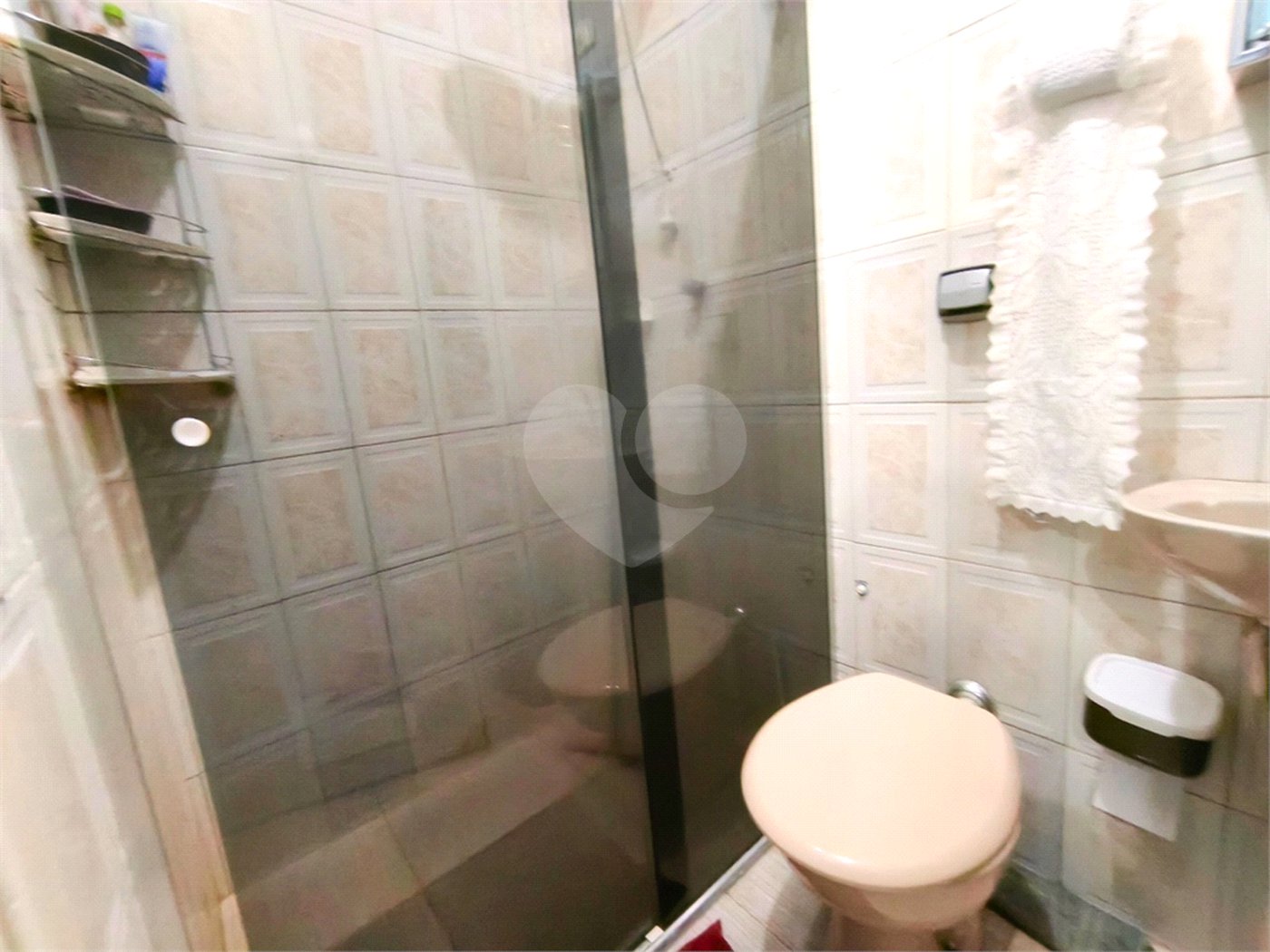 Casa à venda com 3 quartos, sendo 1 suíte, no condomínio Res Crisciúma, São Paulo - SP