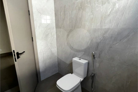 Casa à venda com 4 quartos, sendo 2 suítes,  no condomínio Florais Itália, Cuiabá - MT