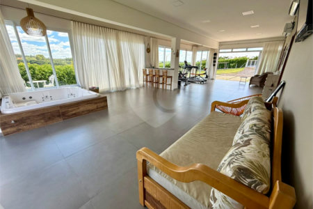 Casa à venda com 2 suítes em Loteamento de Chácaras Arumã, Sarapuí, SP
