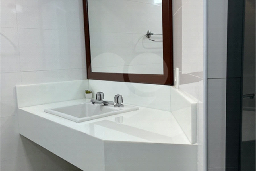 Apartamento à venda ou para alugar com 3 quartos, sendo 1 suíte, em Enseada, Guarujá, SP