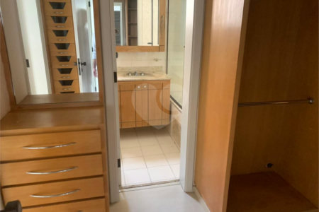 Apartamento à venda com 4 quartos, sendo 3 suítes, em Vila Andrade, São Paulo, SP