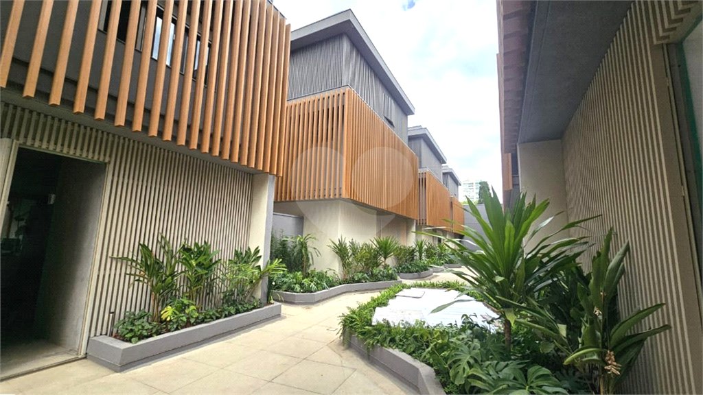 Casa à venda com 4 suítes no condomínio Plm 875, São Paulo - SP