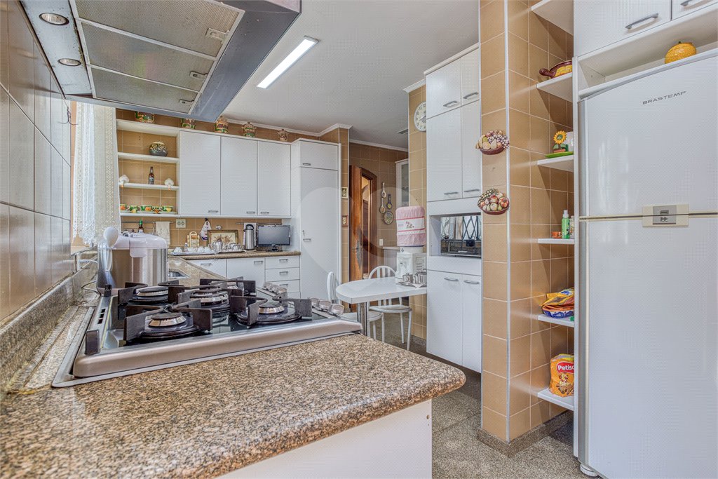 Casa Térrea à venda com 4 suítes em Jardim Cordeiro, São Paulo, SP