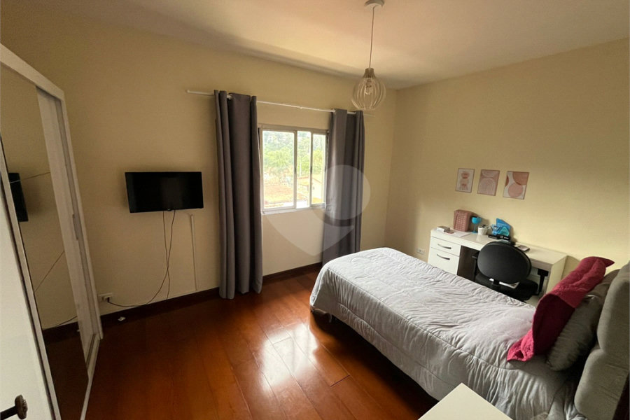 Sobrado à venda com 3 quartos, sendo 1 suíte, em Horto, São Paulo, SP