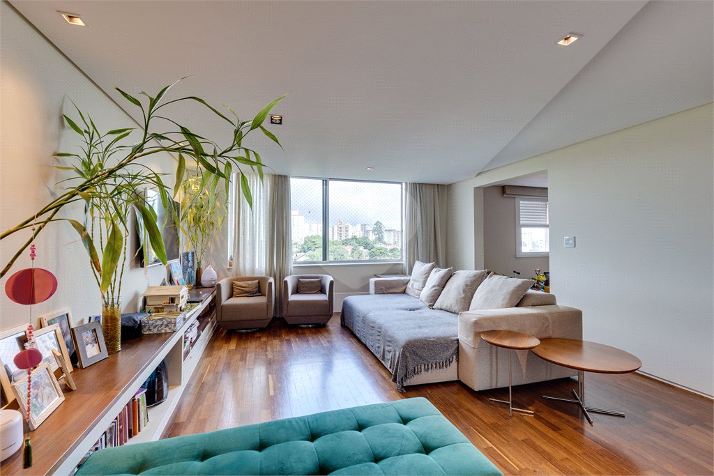 Apartamento à venda com 4 quartos, sendo 1 suíte, em Santo Amaro, São Paulo, SP