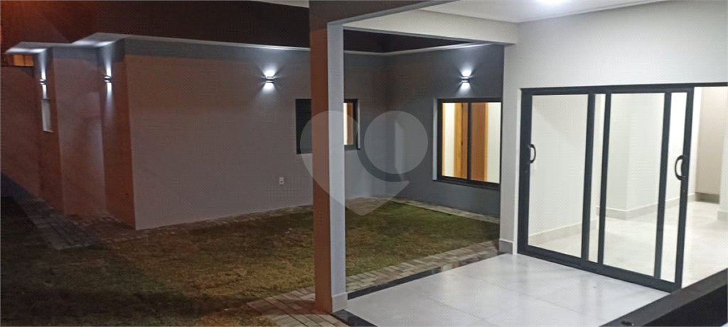 Casa à venda com 3 quartos, sendo 1 suíte, no condomínio Lagos D´icaraí, Salto - SP