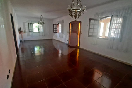 Casa à venda com 3 quartos, sendo 1 suíte, no Centro, Vinhedo, SP