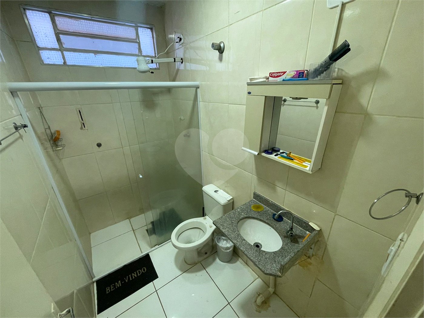 Casa térrea e salão comercial a venda no Jardim Bandeirantes.