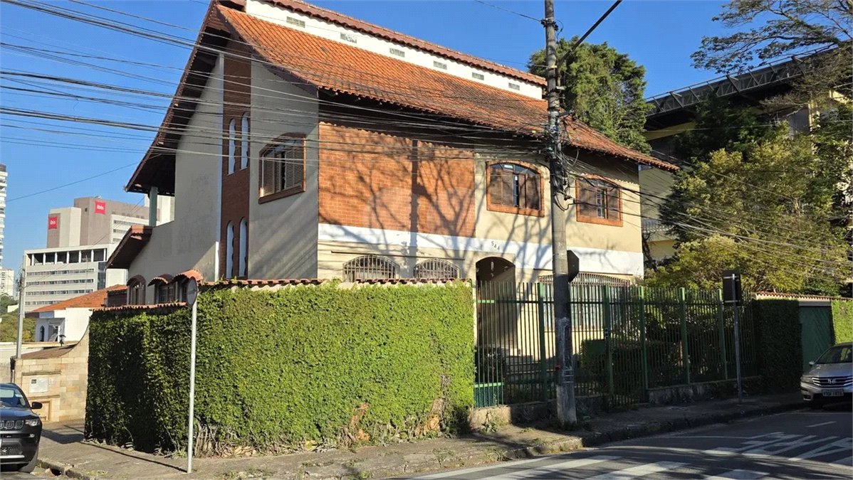 Sobrado à venda com 5 quartos, sendo 2 suítes, em Jardim do Mar, São Bernardo do Campo, SP