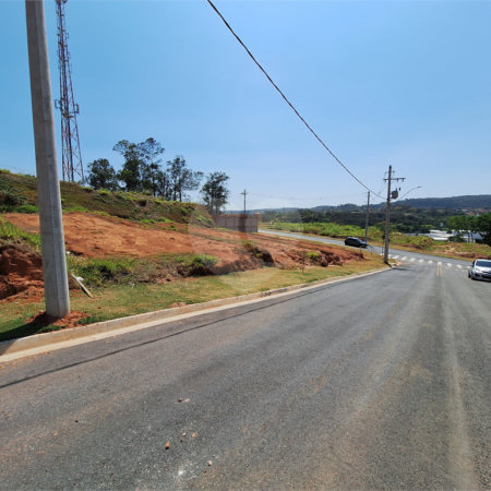 Terreno à venda com 1 suíte no condomínio Comercial Independência, Vinhedo - SP