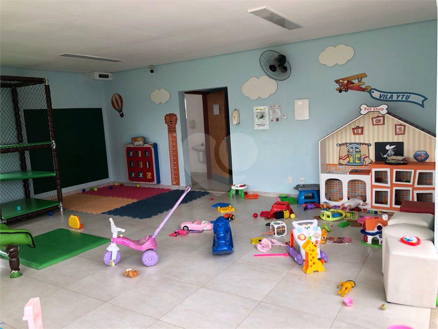 Casa à venda com 3 quartos, sendo 1 suíte, no condomínio Vila Ytu, Indaiatuba - SP