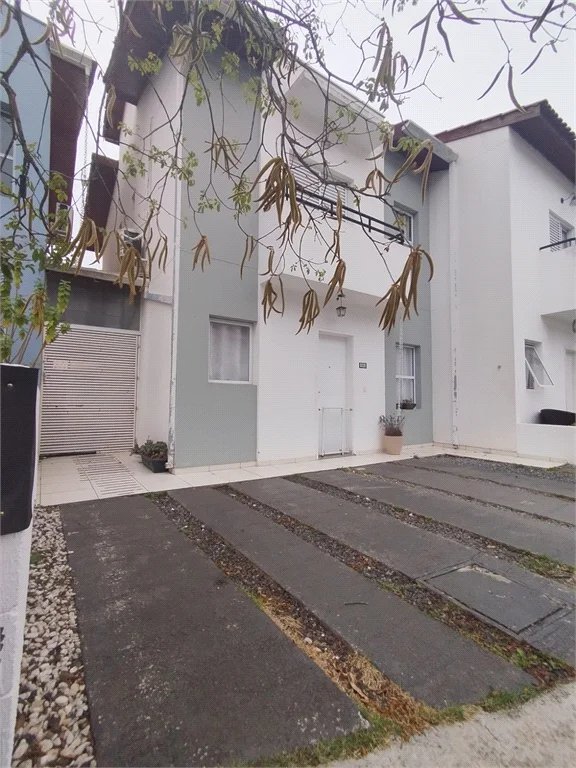 Casa à venda com 2 quartos, sendo 1 suíte,  no condomínio Residencial Viva Vida, Cotia - SP
