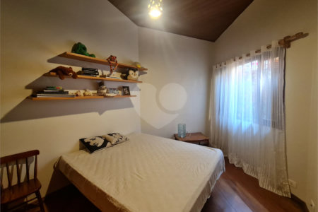 Casa Térrea à venda com 4 quartos, sendo 2 suítes, em Interlagos, São Paulo, SP