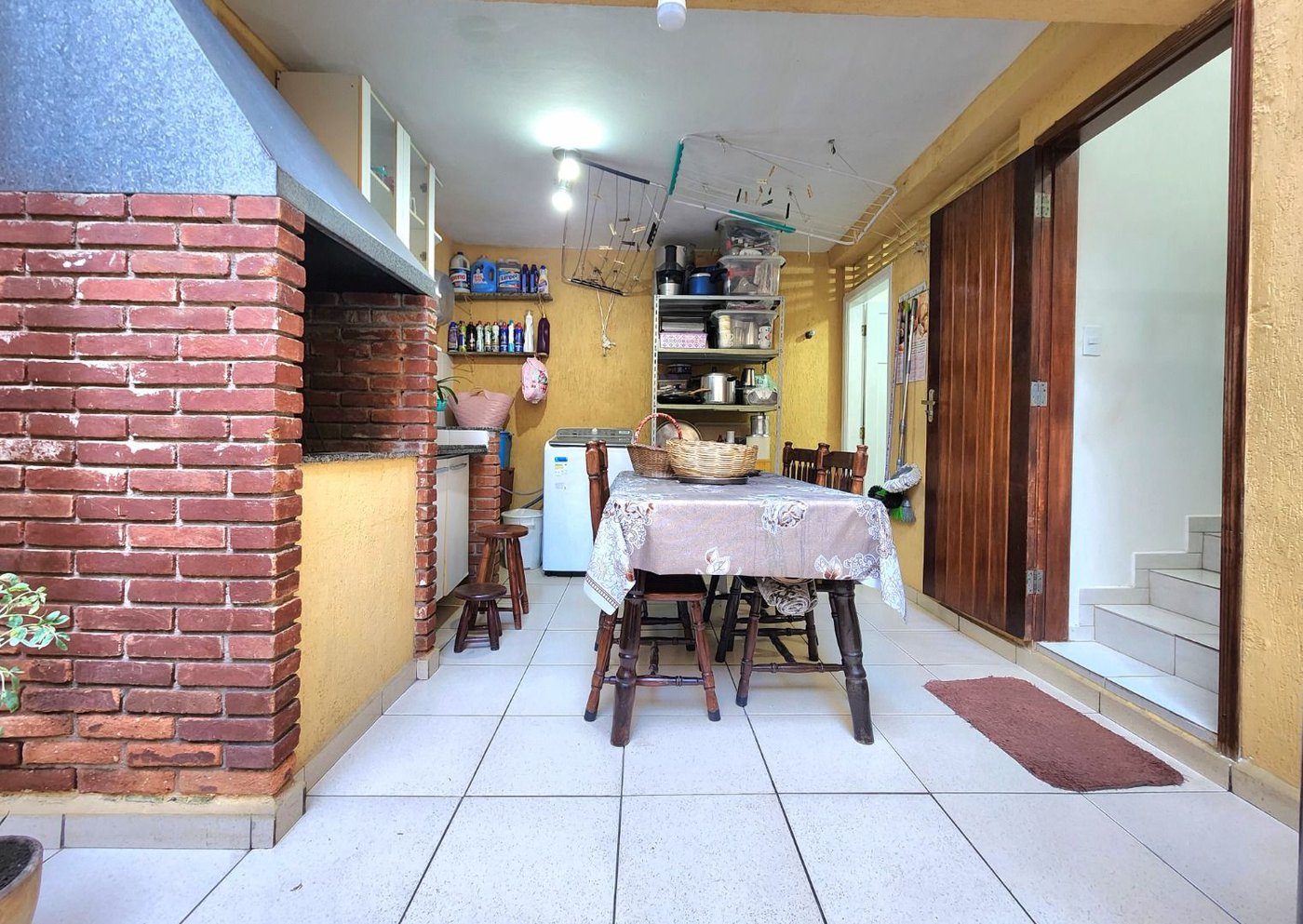 Casa próximo da praia com 3 dormitórios à venda, 128 m² por R$ 1.300.000 - Pompéia - Santos/SP