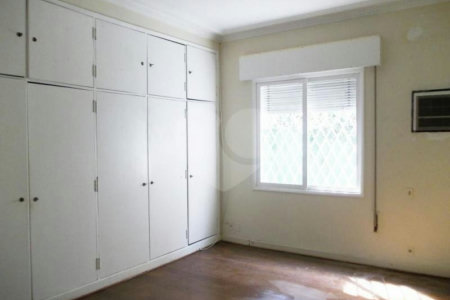 Casa à venda com 3 quartos, sendo 1 suíte, no condomínio Praça Pero Vaz de Caminha,260, São Paulo - SP