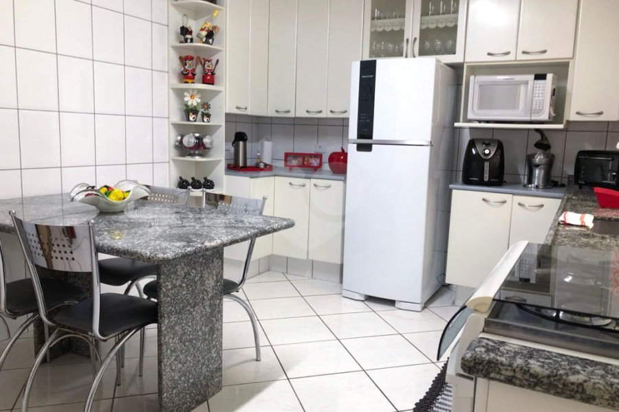 Sobrado à venda com 3 quartos, sendo 1 suíte, em Horto, São Paulo, SP