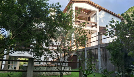 Casa à venda com 3 quartos, sendo 1 suíte,  no condomínio Alpes da Cantareira, Mairiporã - SP