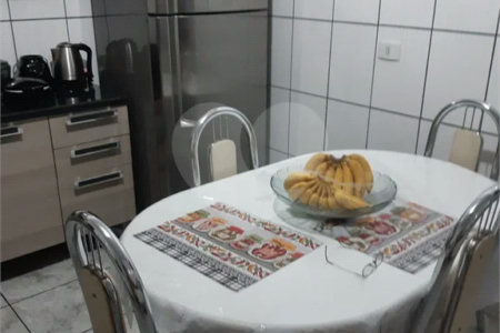 Casa com 250m², 4 dormitórios, 2 vagas.