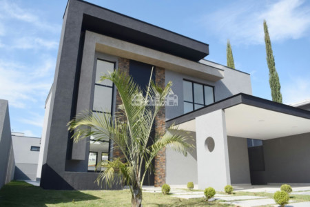 Casa à venda com 4 suítes no condomínio Figueira Garden, Atibaia - SP