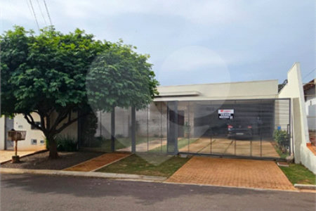 Casa à venda com 2 suítes no Centro, Ponta Porã, MS