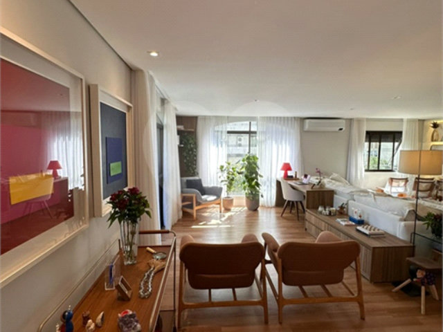 Apartamento para alugar com 3 quartos, sendo 2 suítes,  em Moema, São Paulo, SP