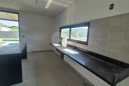 Casa à venda com 3 suítes no condomínio Recanto dos Paturis, Vinhedo - SP