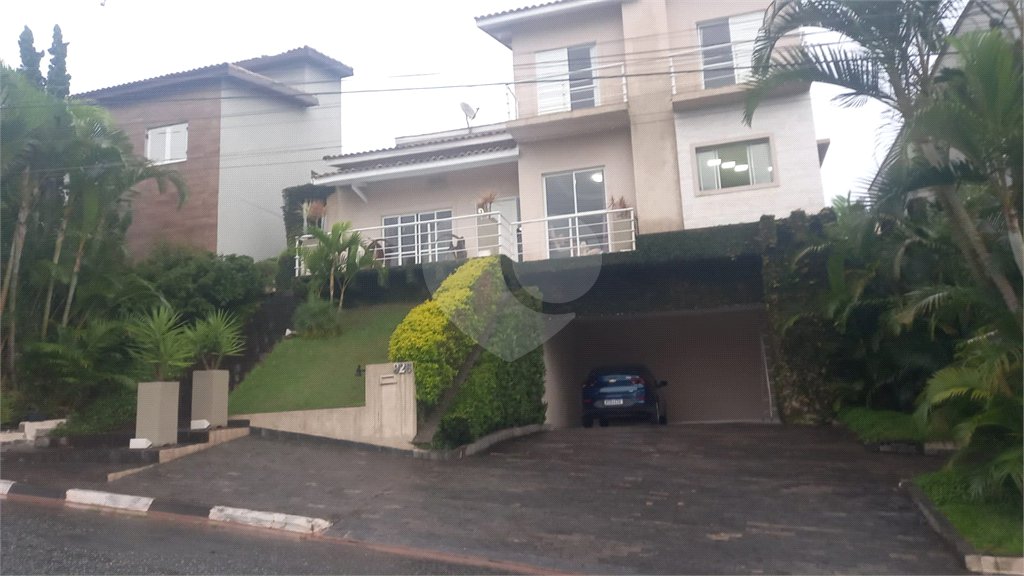 Casa à venda com 3 quartos, sendo 2 suítes, em Jardim Imperial Hills III, Arujá, SP