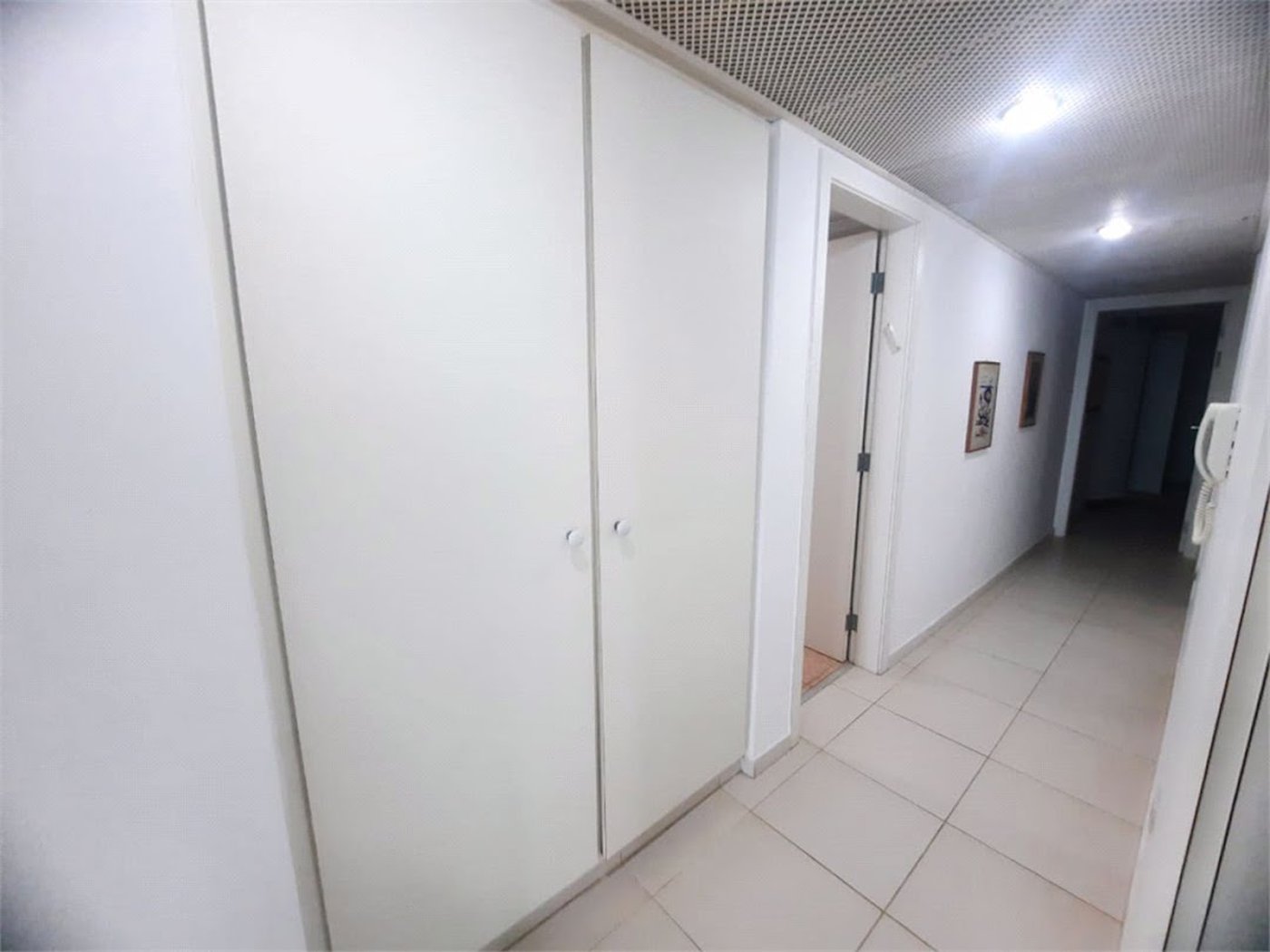 Apartamento Residencial à venda, Pitangueiras, Guarujá - AP0136.