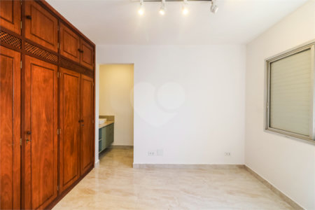 Apartamento 1 Dormitório à Venda na Rua Frei Caneca