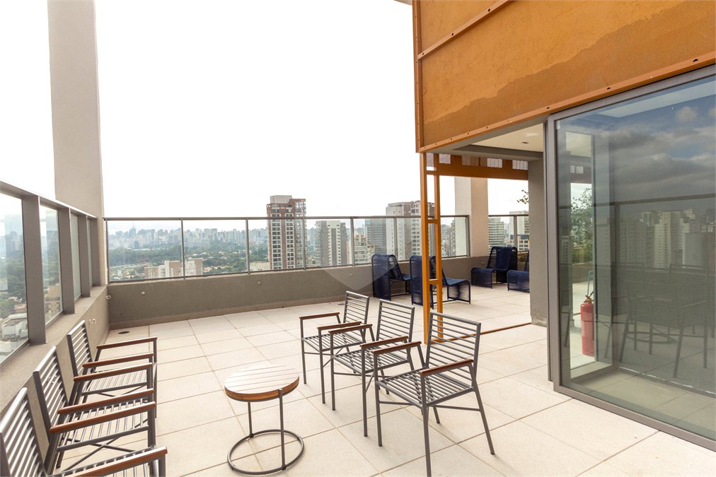 Apartamento à venda ou para alugar com 3 suítes em Moema, São Paulo, SP