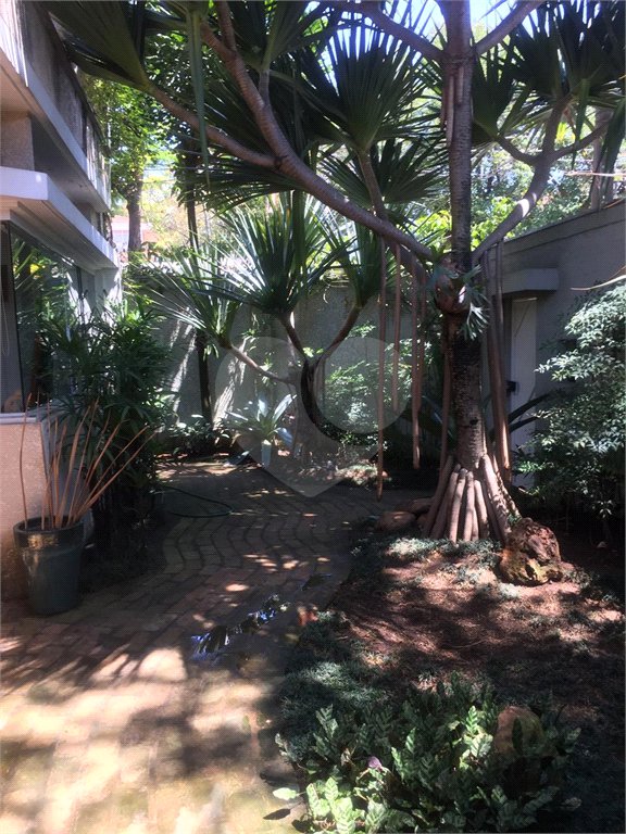 Sobrado à venda com 4 quartos, sendo 1 suíte, em Jardim Novo Mundo, São Paulo, SP