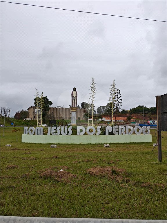 Casa à venda com 4 quartos, sendo 2 suítes,  em Country Residencial Felix, Bom Jesus dos Perdões, SP