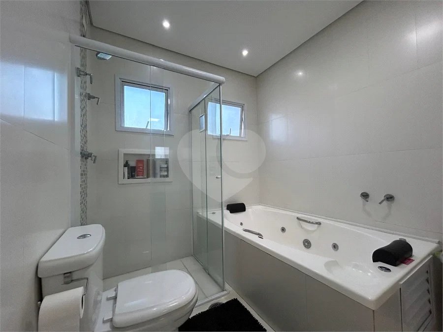 Casa à venda com 4 suítes no condomínio Residencial Jabuticabeiras, São Paulo - SP