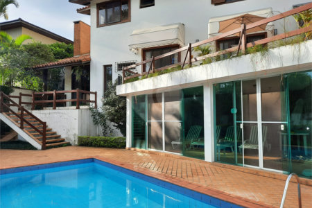 Casa à venda com 6 quartos, sendo 3 suítes, em Morumbi, São Paulo, SP