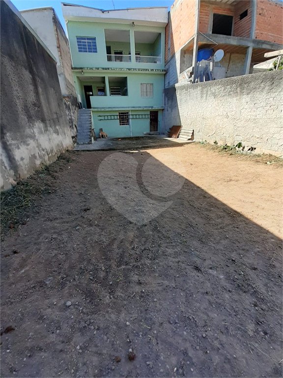 Sobrado à venda com 4 quartos em Vila Correa, Ferraz de Vasconcelos, SP